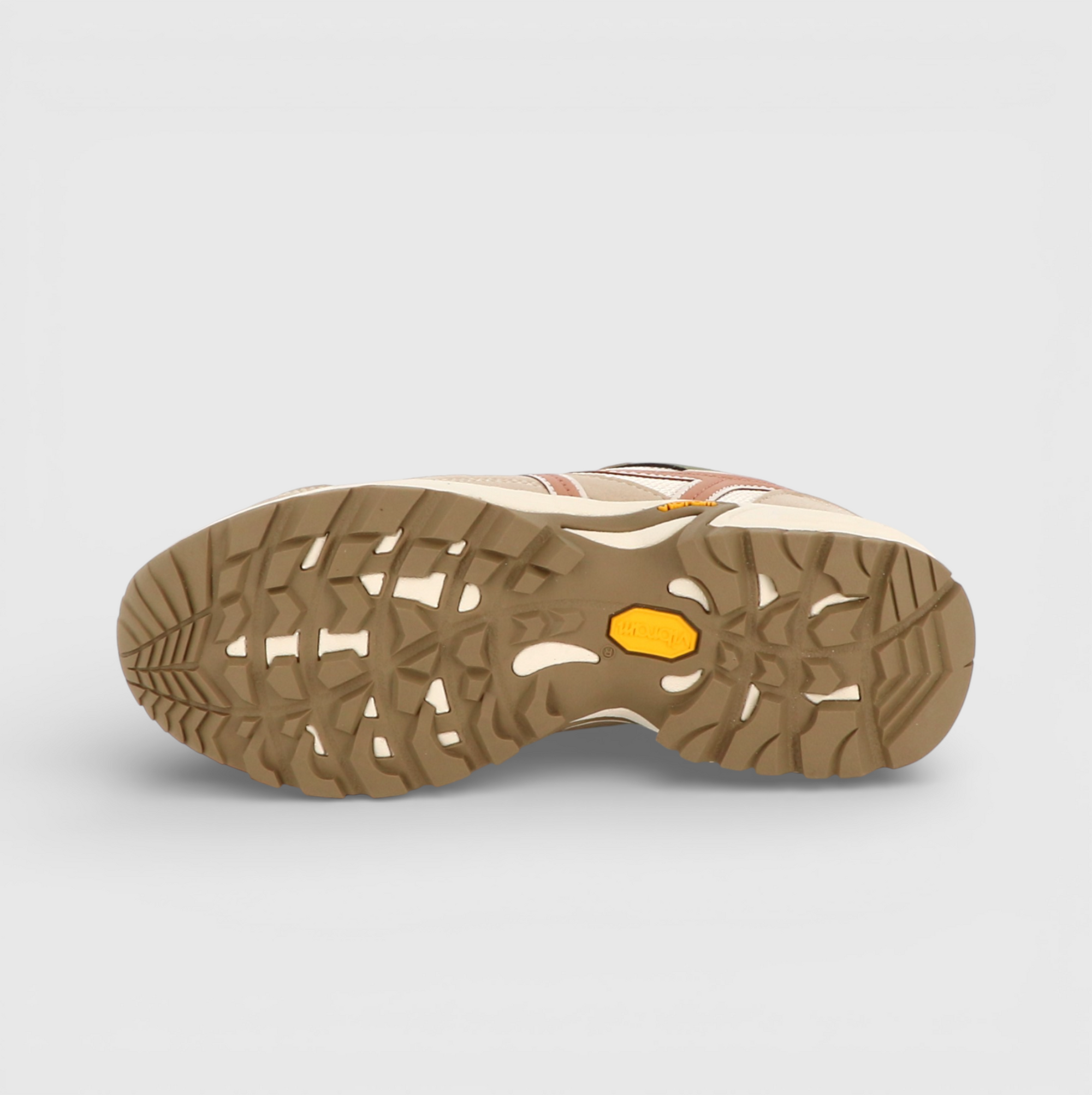 Semelle Vibram : c'est quoi, et pourquoi vos prochaines baskets devraient en avoir une ?