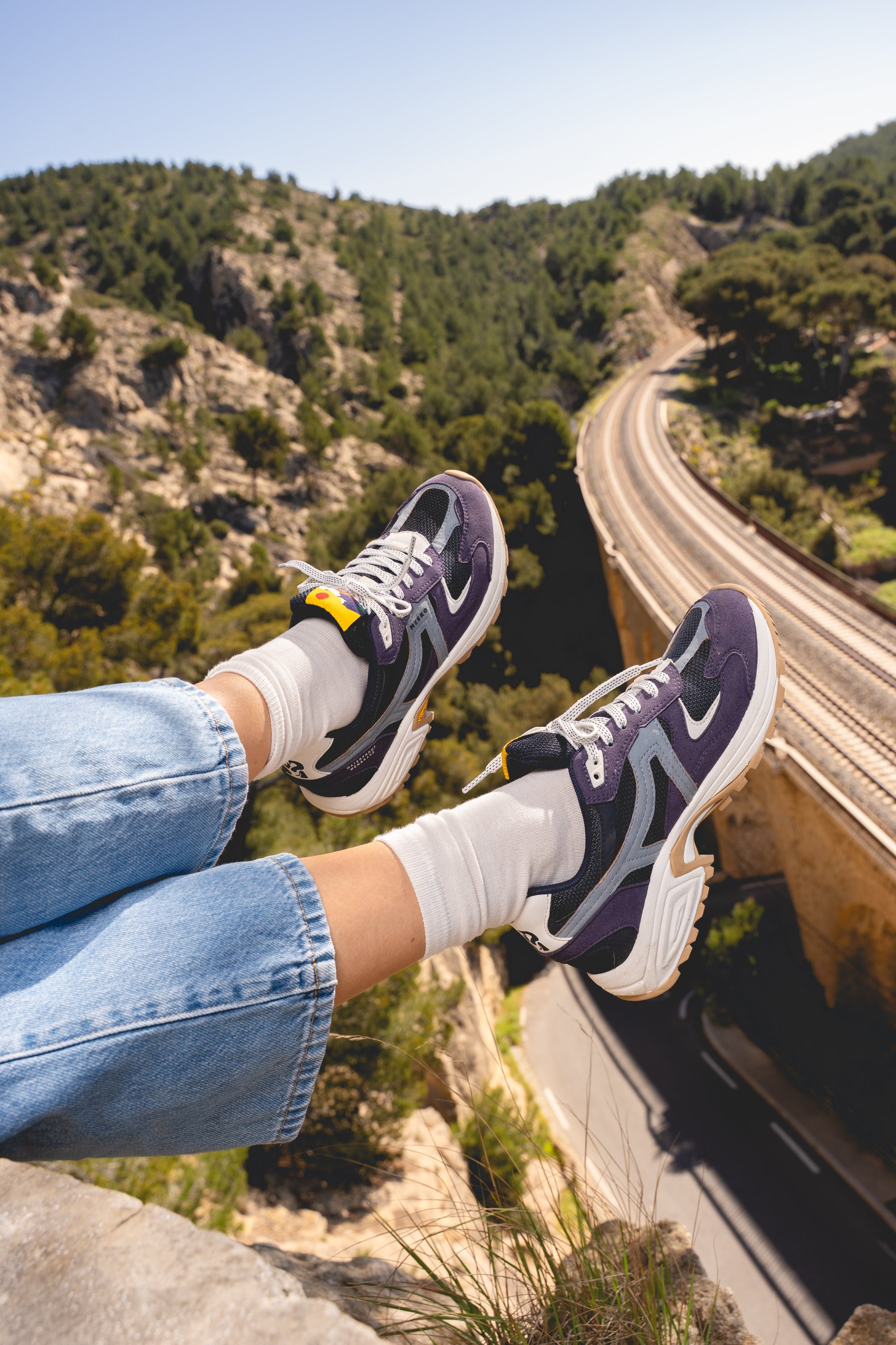 Baskets vegan respirantes CAPRA earth portées au quotidien, des sneakers qui évitent les mauvaises odeurs