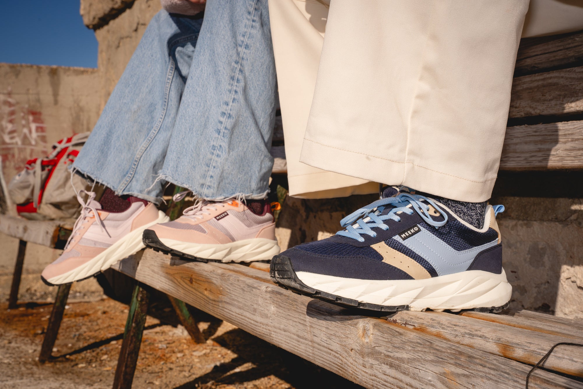 Randonner quand il fait chaud en baskets légères et respirantes PONGO MEEKO, running tout-terrain vegan pour l'été