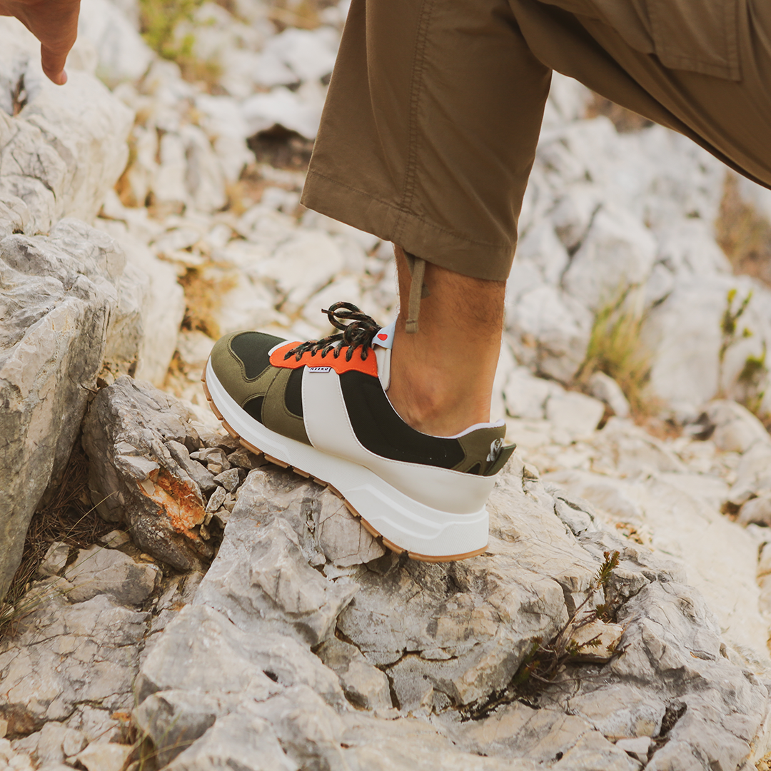 COCO PONGO CORDURA® - Jungle nachhaltige und verantwortungsvolle Outdoor-Sneaker, Beige-Khaki, Grün und Orange, technische Schnürsenkel, weiße und braune Sohlen