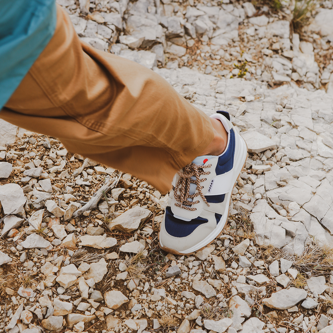 COCO PONGO CORDURA® - OCEAN nachhaltige und verantwortungsvolle Outdoor-Sneaker, Beige, Blau und Weiß, technische Schnürsenkel, weiße und braune Sohlen