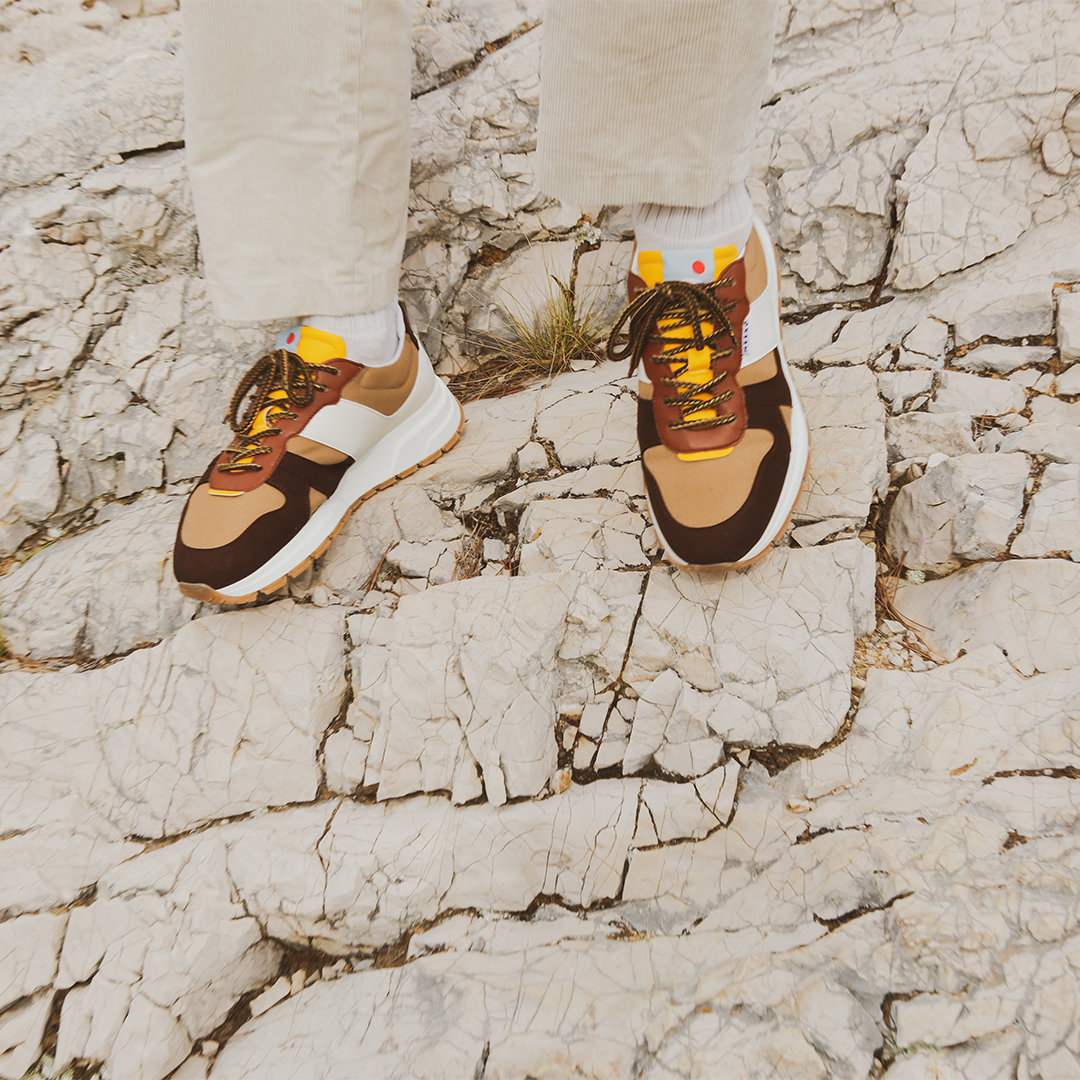 COCO PONGO CORDURA® - Safari Outdoor-Sneaker, langlebig und verantwortungsbewusst, in Beige, Braun und Weiß, mit technischen Schnürsenkeln und weißen und braunen Sohlen