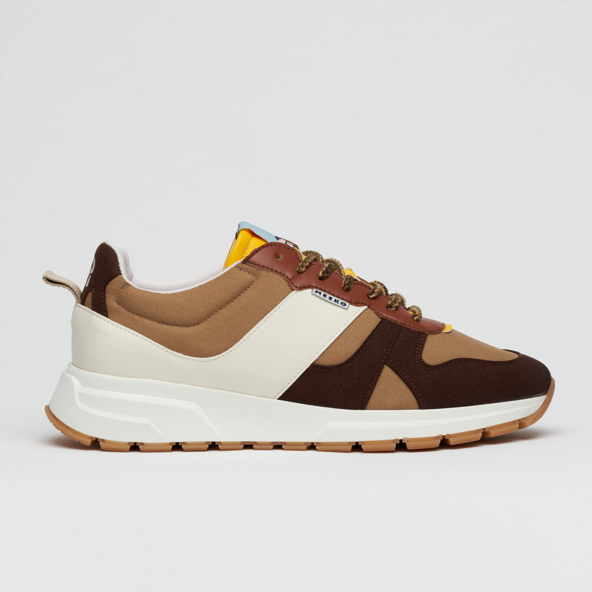 COCO PONGO CORDURA® - Safari Outdoor-Sneaker, langlebig und verantwortungsbewusst, in Beige, Braun und Weiß, mit technischen Schnürsenkeln und weißen und braunen Sohlen