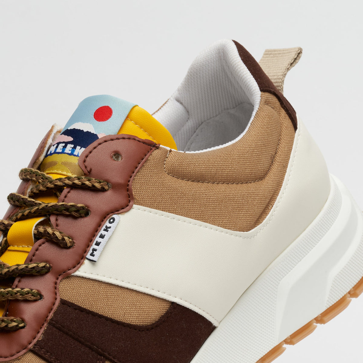 COCO PONGO CORDURA® - Safari Outdoor-Sneaker, langlebig und verantwortungsbewusst, in Beige, Braun und Weiß, mit technischen Schnürsenkeln und weißen und braunen Sohlen