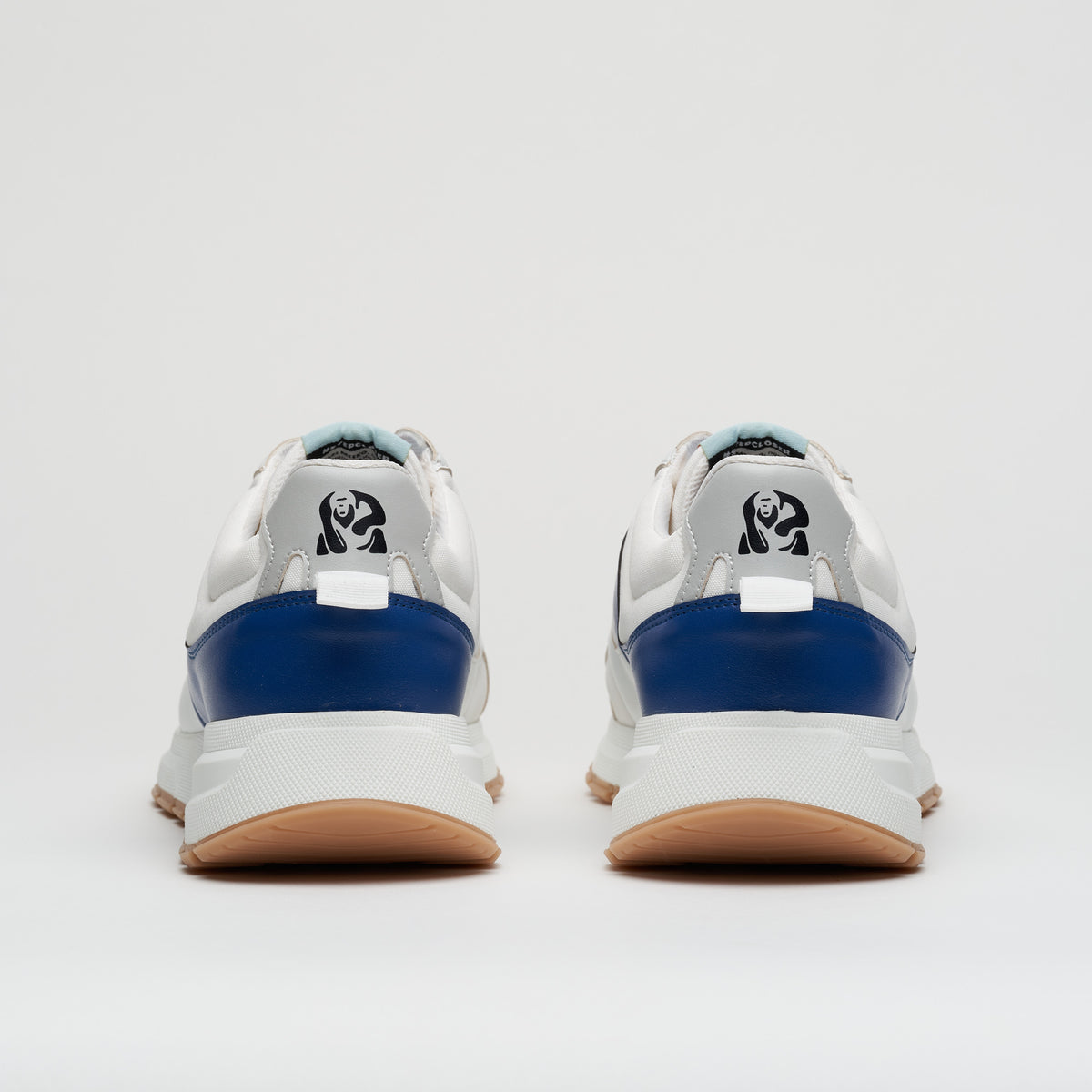 COCO PONGO - Kleinblau-Sneaker, langlebig und verantwortungsbewusst, in Weiß, Kleinblau und Grau, mit weißen Schnürsenkeln und braunen Sohlen