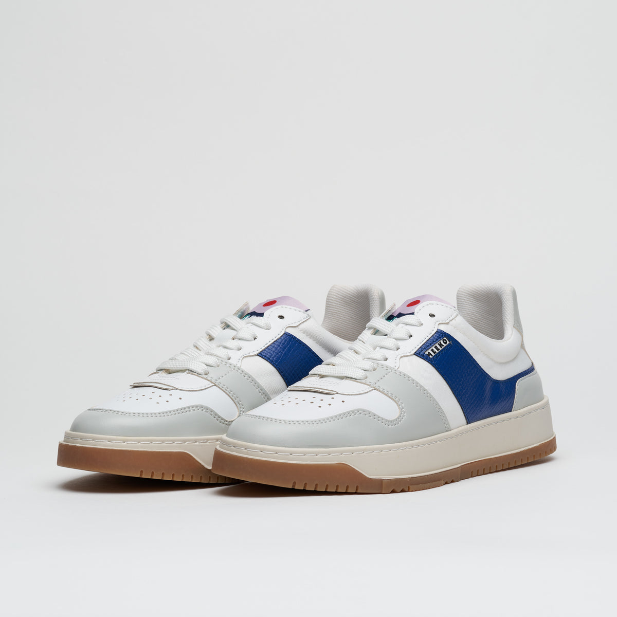 KIBOKO - BLUE -  baskets urban durables et responsables, bleu, grise et blanches lacets blancs semelle marron