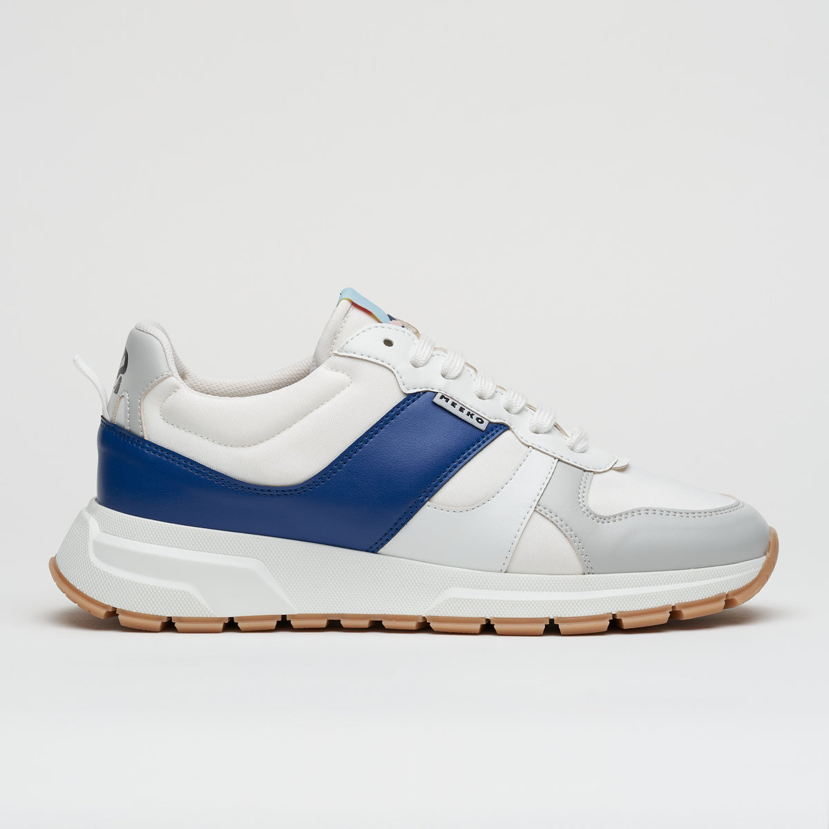 COCO PONGO - Kleinblau-Sneaker, langlebig und verantwortungsbewusst, in Weiß, Kleinblau und Grau, mit weißen Schnürsenkeln und braunen Sohlen